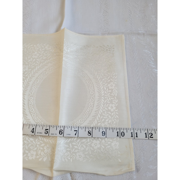 Vtg White Floral Metallic Home Dining Tablecloth & Napkins 60"x45" & 10.5"x11" - Picture 14 of 15